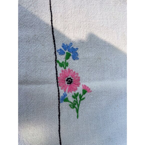 Vintage Arts and Crafts Cotton Embroidered Babket Flowers Tablecloth - Picture 4 of 13